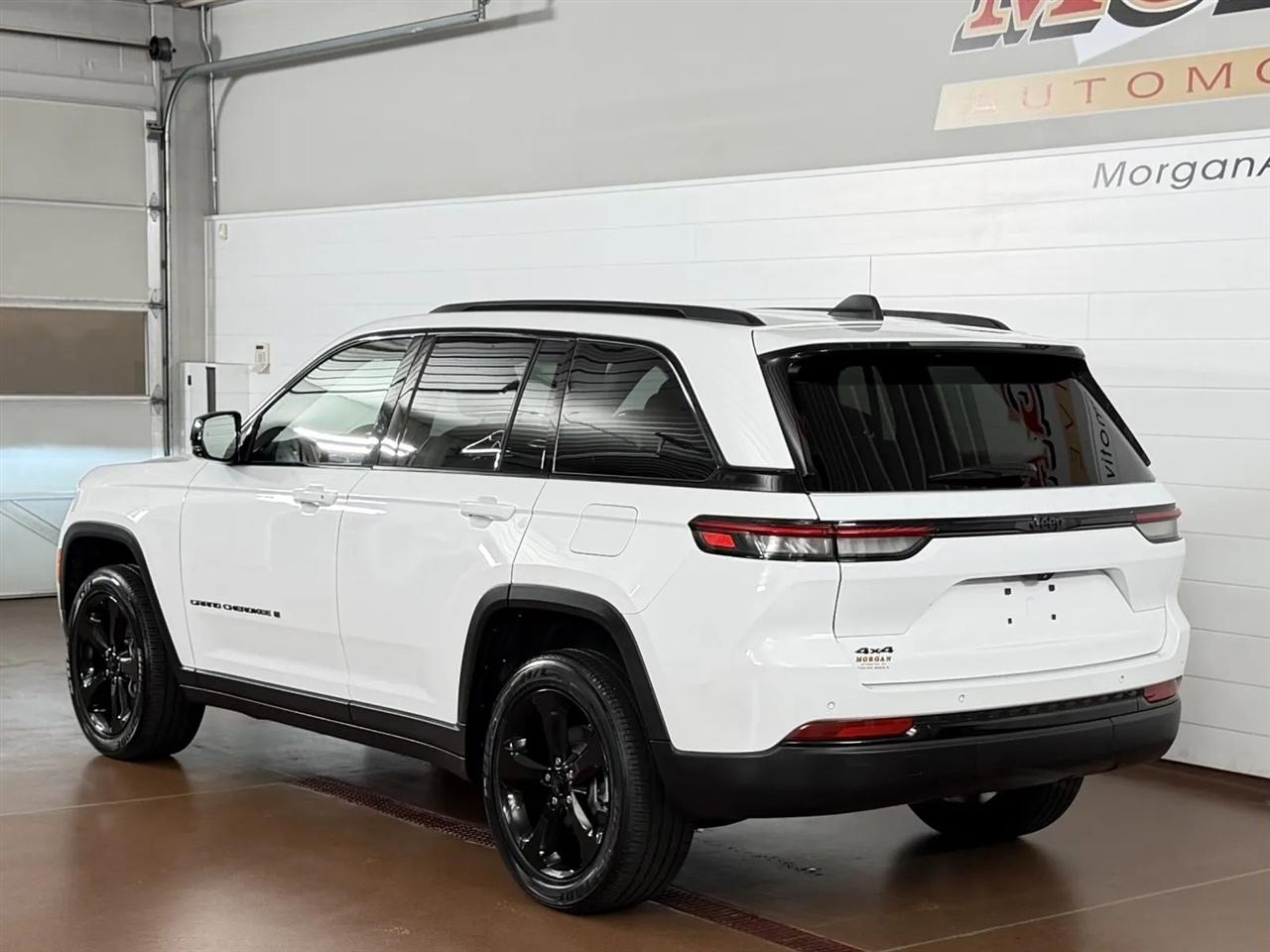Jeep Grand Cherokee Laredo 4WD 2023