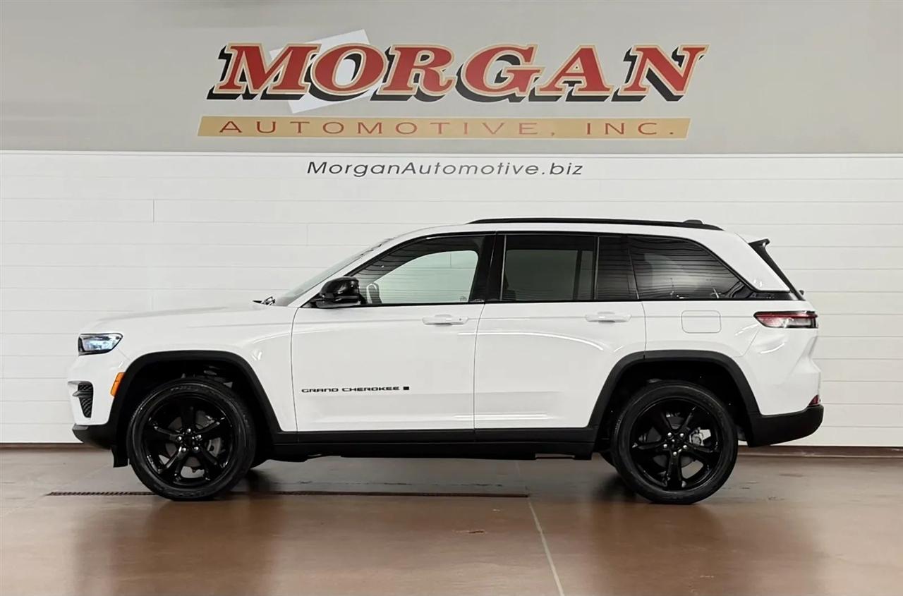 Jeep Grand Cherokee Laredo 4WD 2023