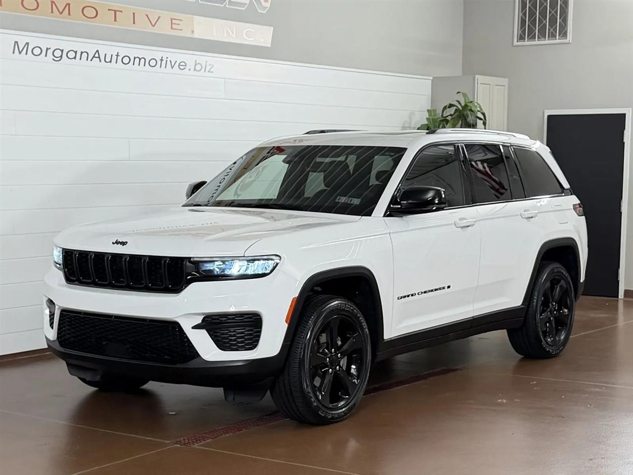 Jeep Grand Cherokee Laredo 4WD 2023