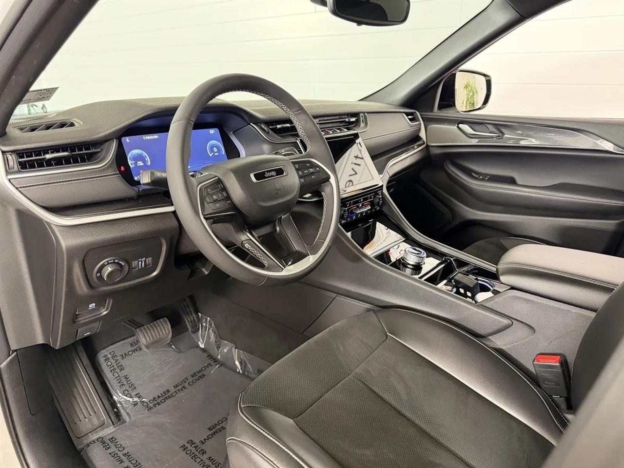 Jeep Grand Cherokee Laredo 4WD 2023