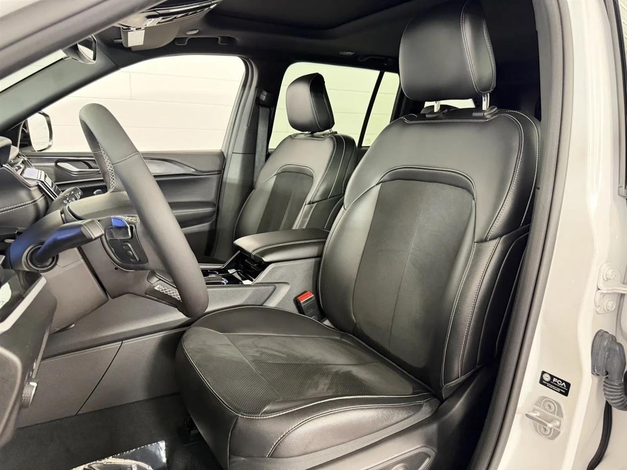 Jeep Grand Cherokee Laredo 4WD 2023
