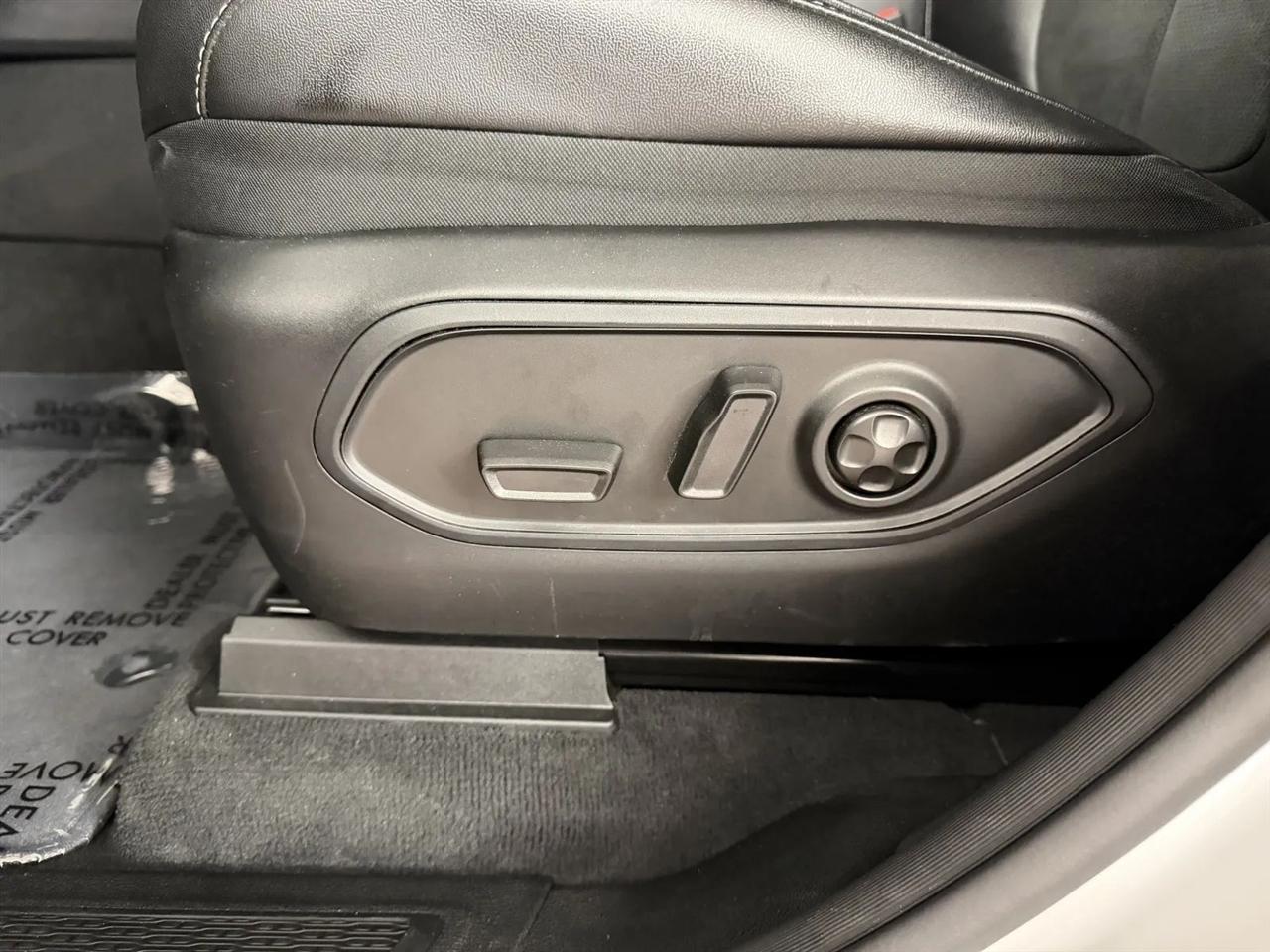 Jeep Grand Cherokee Laredo 4WD 2023