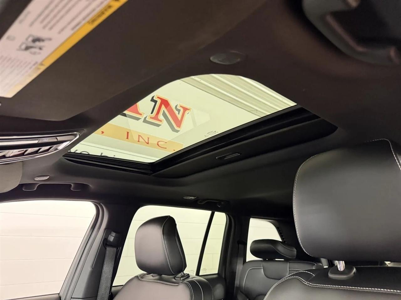 Jeep Grand Cherokee Laredo 4WD 2023