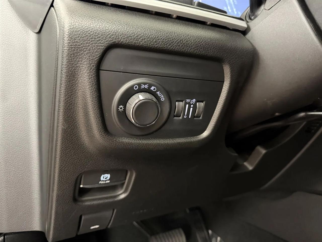 Jeep Grand Cherokee Laredo 4WD 2023