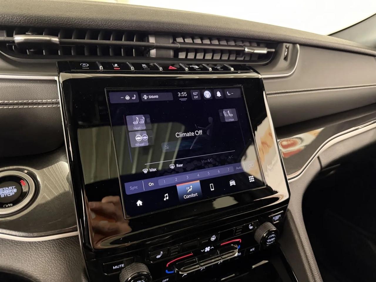 Jeep Grand Cherokee Laredo 4WD 2023