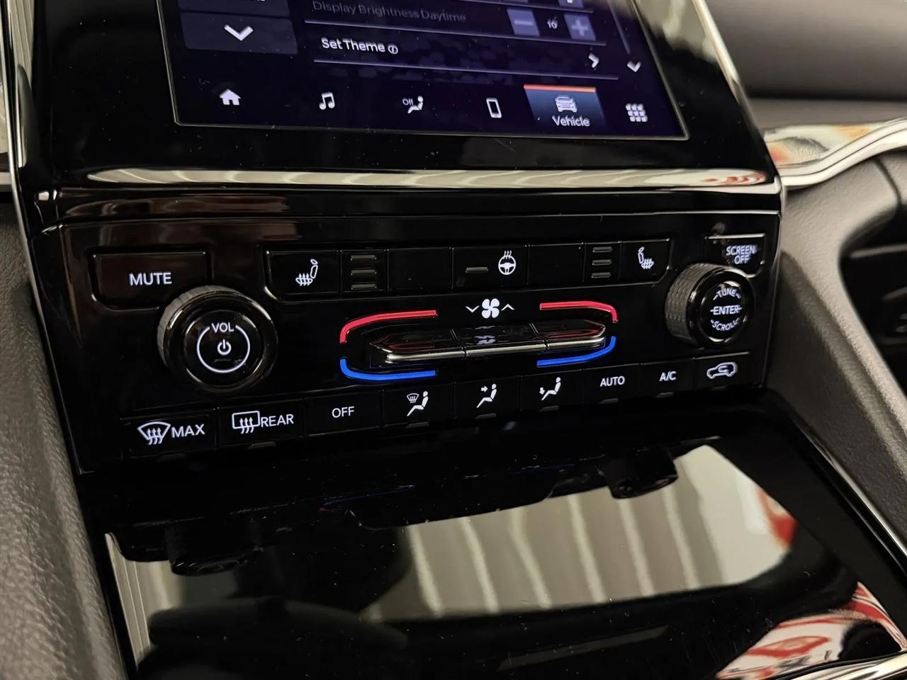 Jeep Grand Cherokee Laredo 4WD 2023