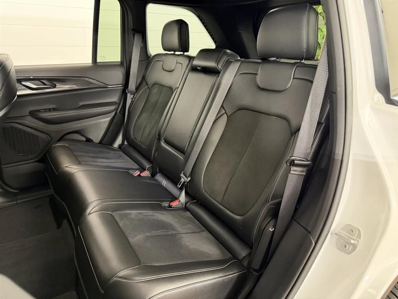 Jeep Grand Cherokee Laredo 4WD 2023