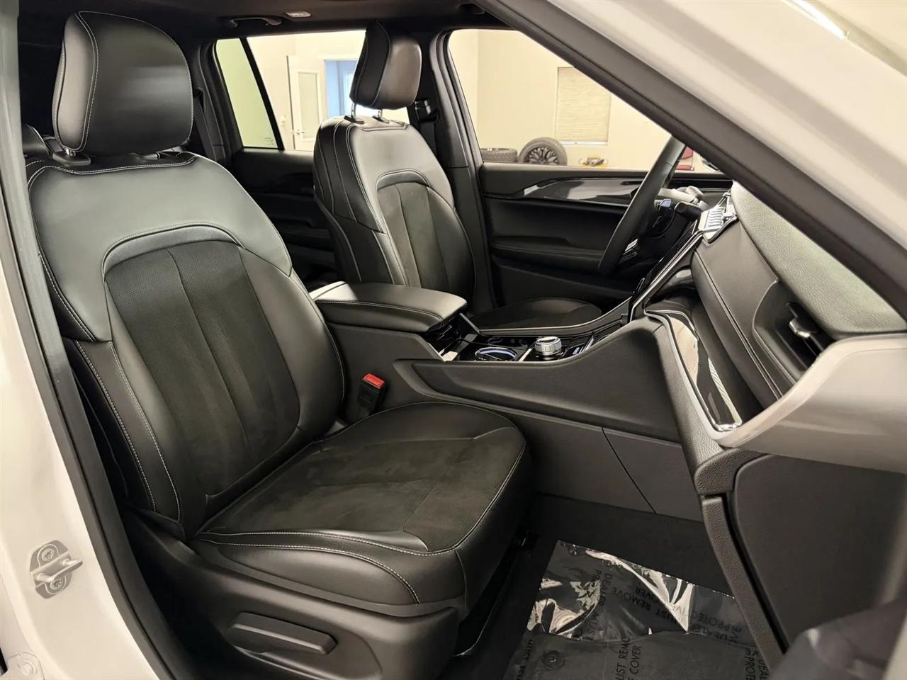 Jeep Grand Cherokee Laredo 4WD 2023