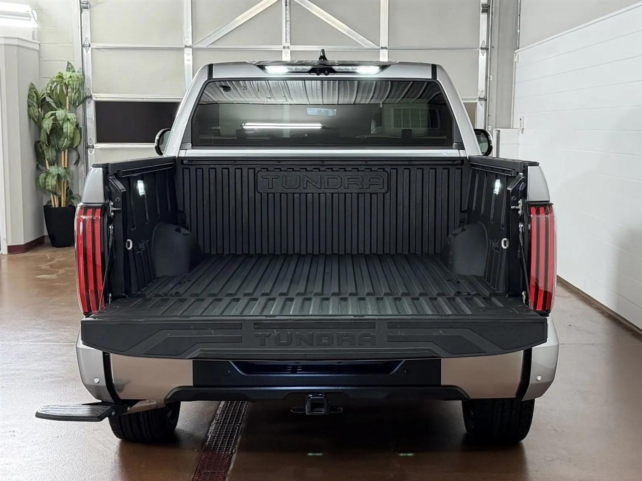 Toyota Tundra Capstone CrewMax 4WD Hybrid 2023