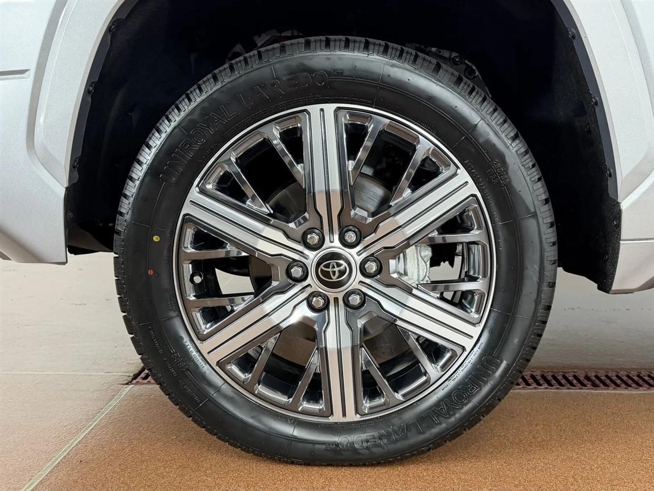 Toyota Tundra Capstone CrewMax 4WD Hybrid 2023