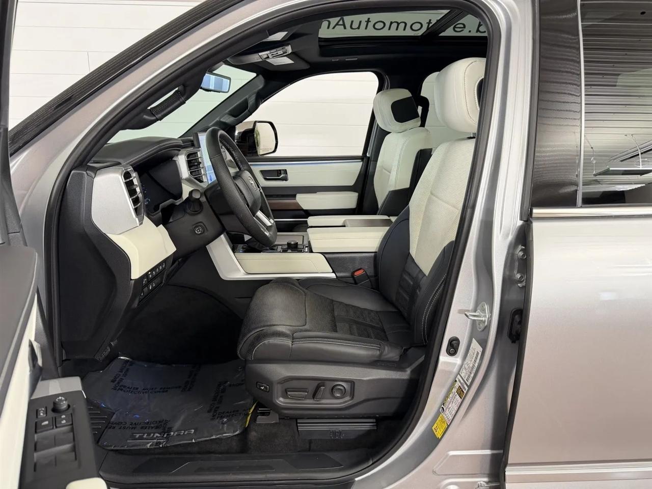 Toyota Tundra Capstone CrewMax 4WD Hybrid 2023
