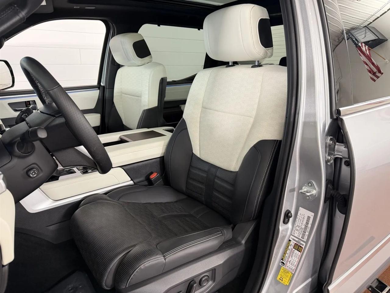 Toyota Tundra Capstone CrewMax 4WD Hybrid 2023