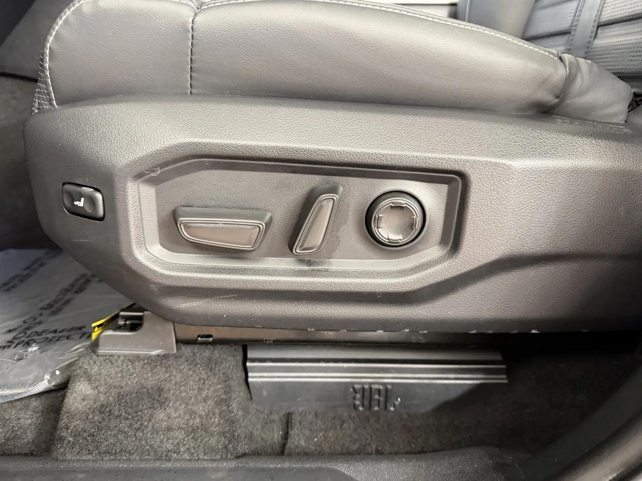 Toyota Tundra Capstone CrewMax 4WD Hybrid 2023