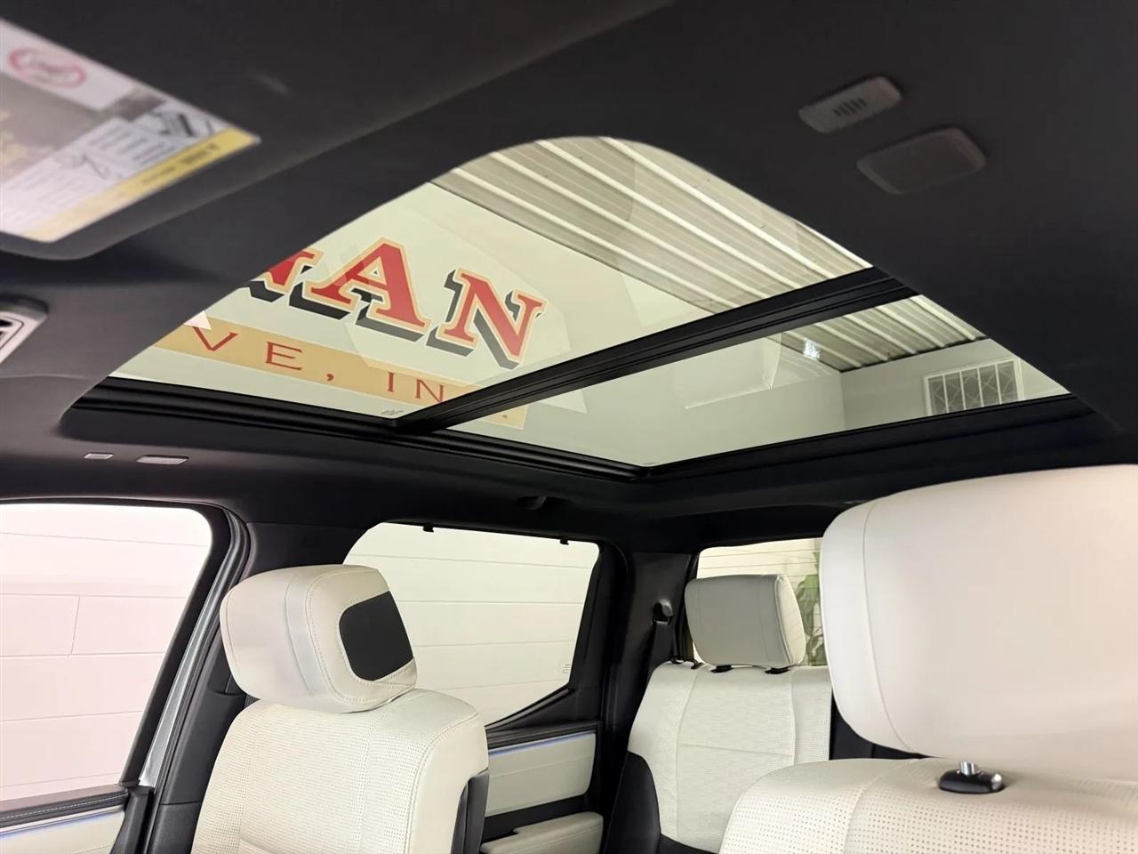 Toyota Tundra Capstone CrewMax 4WD Hybrid 2023