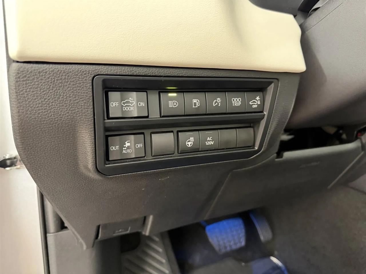 Toyota Tundra Capstone CrewMax 4WD Hybrid 2023