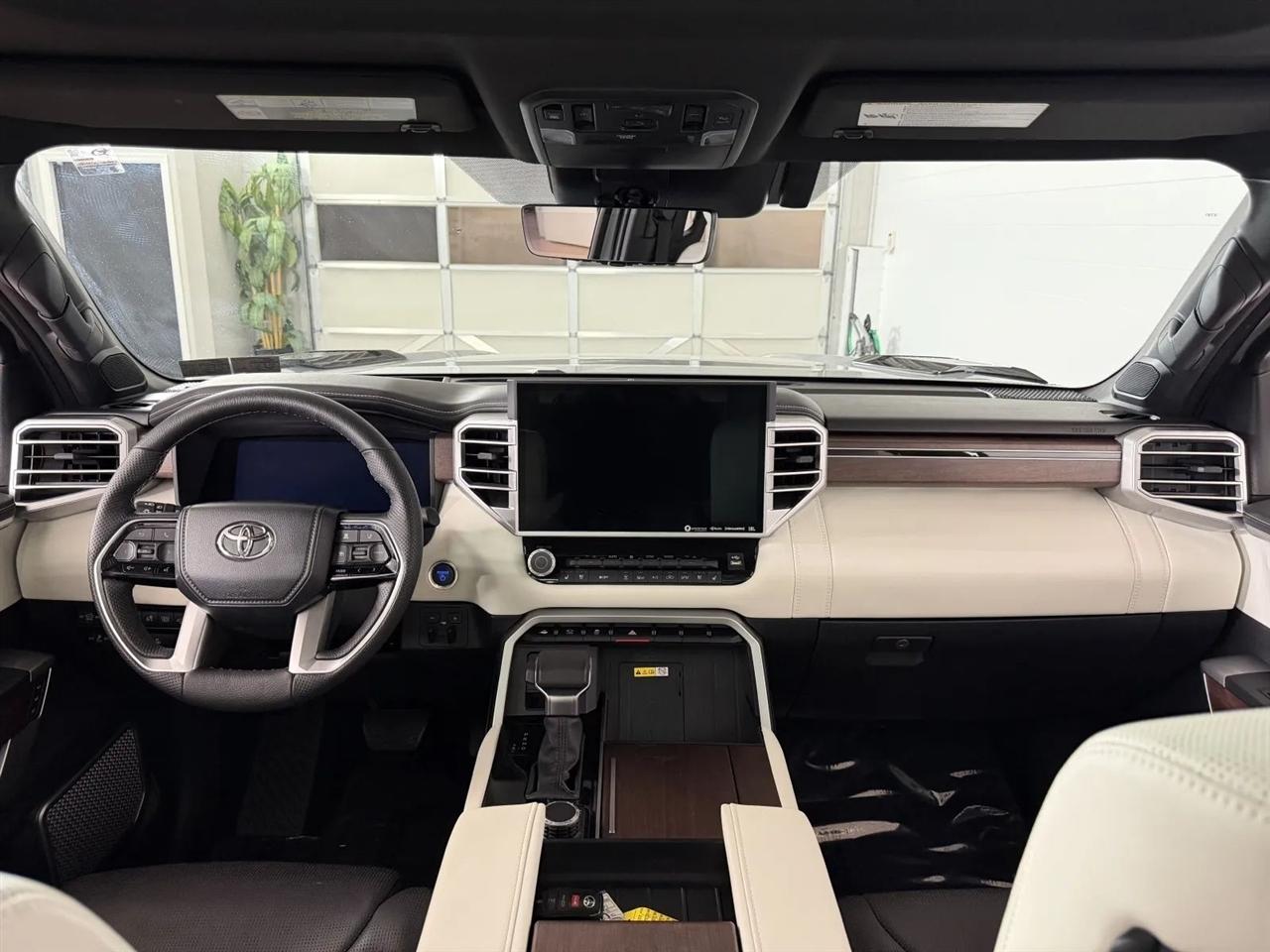 Toyota Tundra Capstone CrewMax 4WD Hybrid 2023