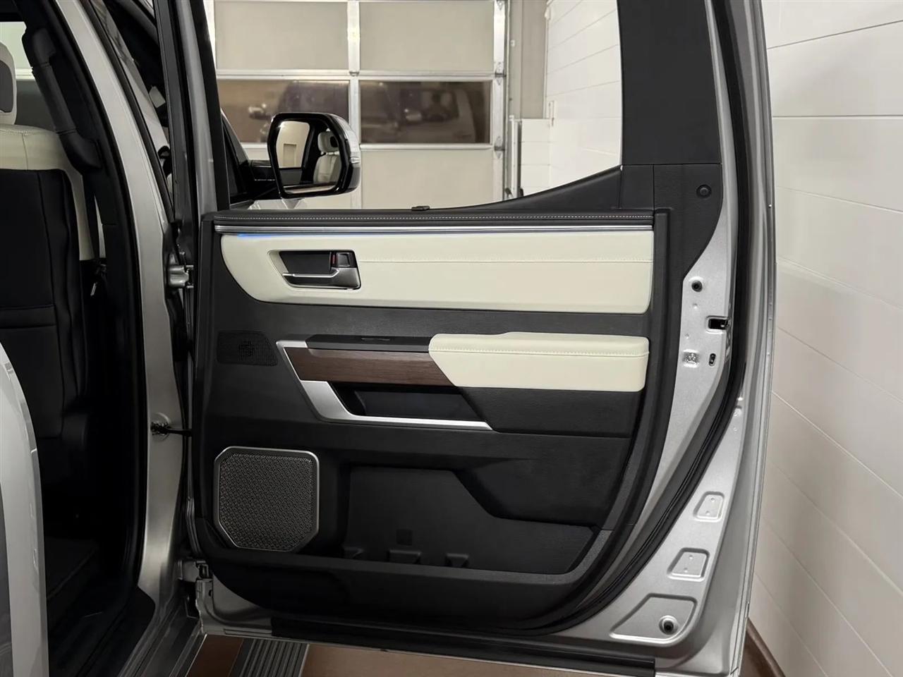 Toyota Tundra Capstone CrewMax 4WD Hybrid 2023