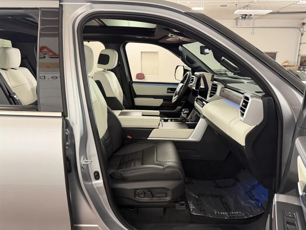 Toyota Tundra Capstone CrewMax 4WD Hybrid 2023