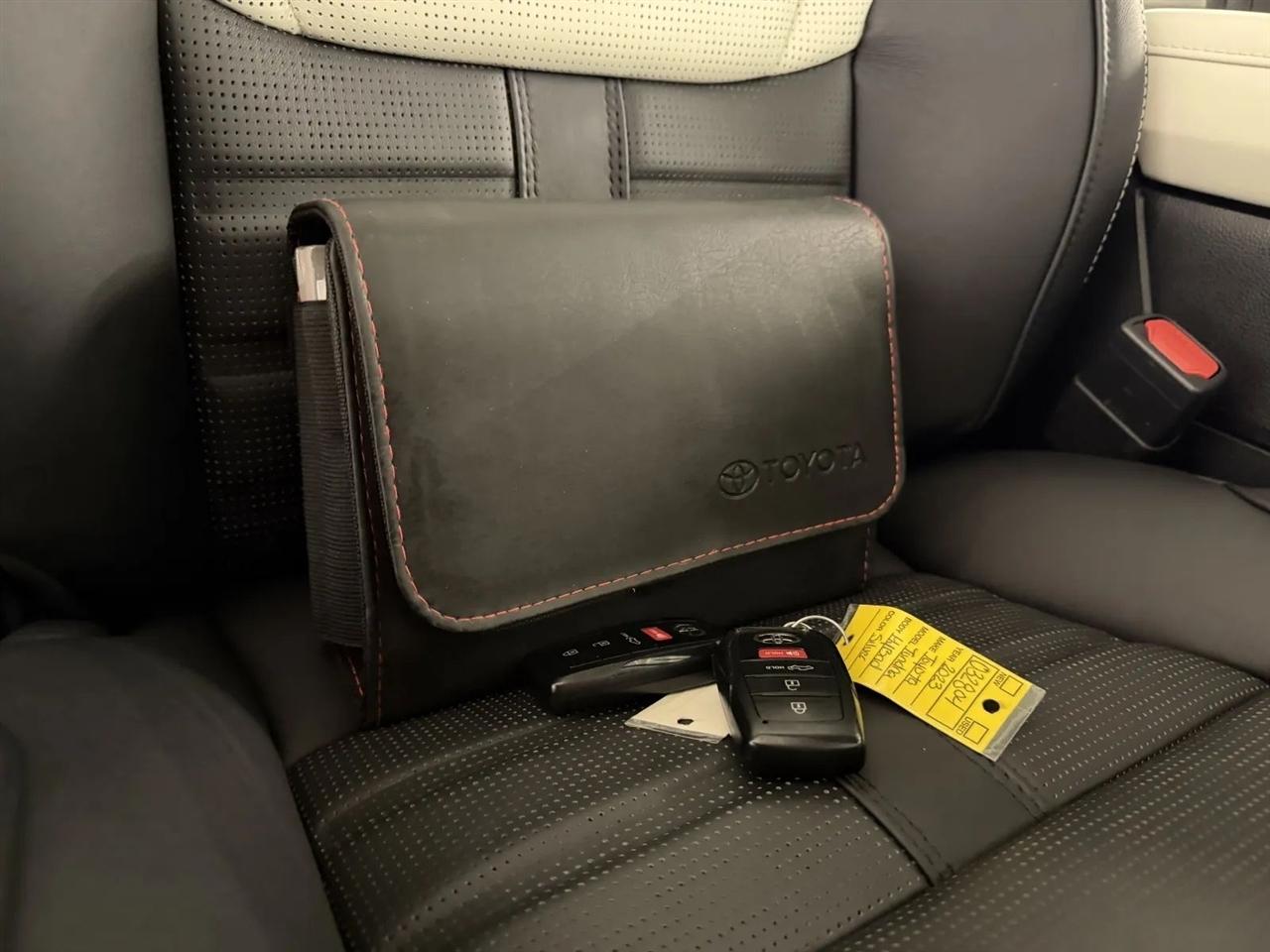 Toyota Tundra Capstone CrewMax 4WD Hybrid 2023