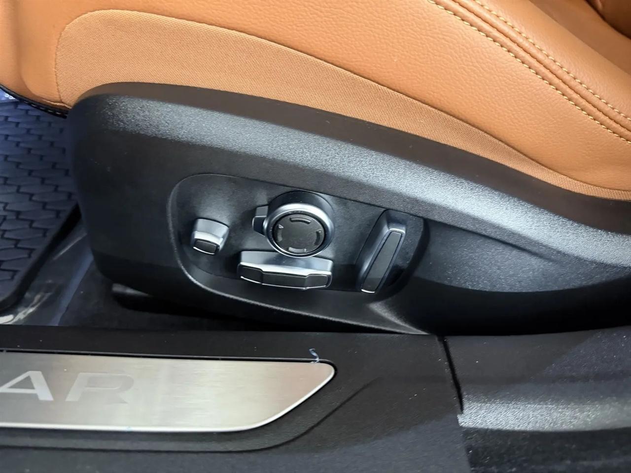 Jaguar XF-Series P300 R-Dynamic SE AWD 2024