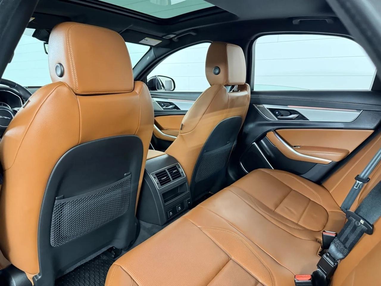 Jaguar XF-Series P300 R-Dynamic SE AWD 2024