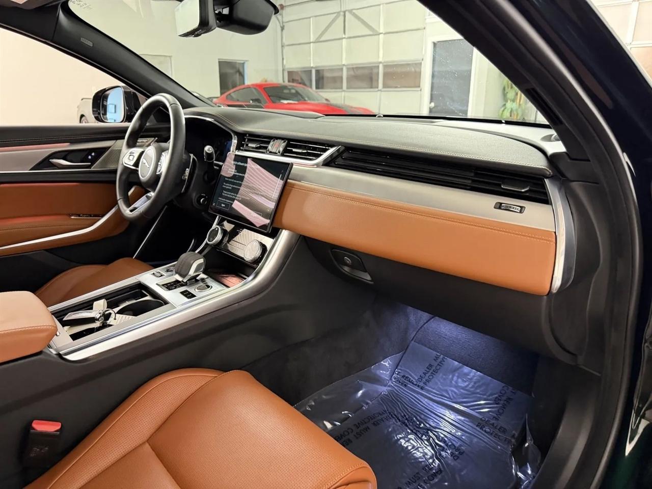 Jaguar XF-Series P300 R-Dynamic SE AWD 2024