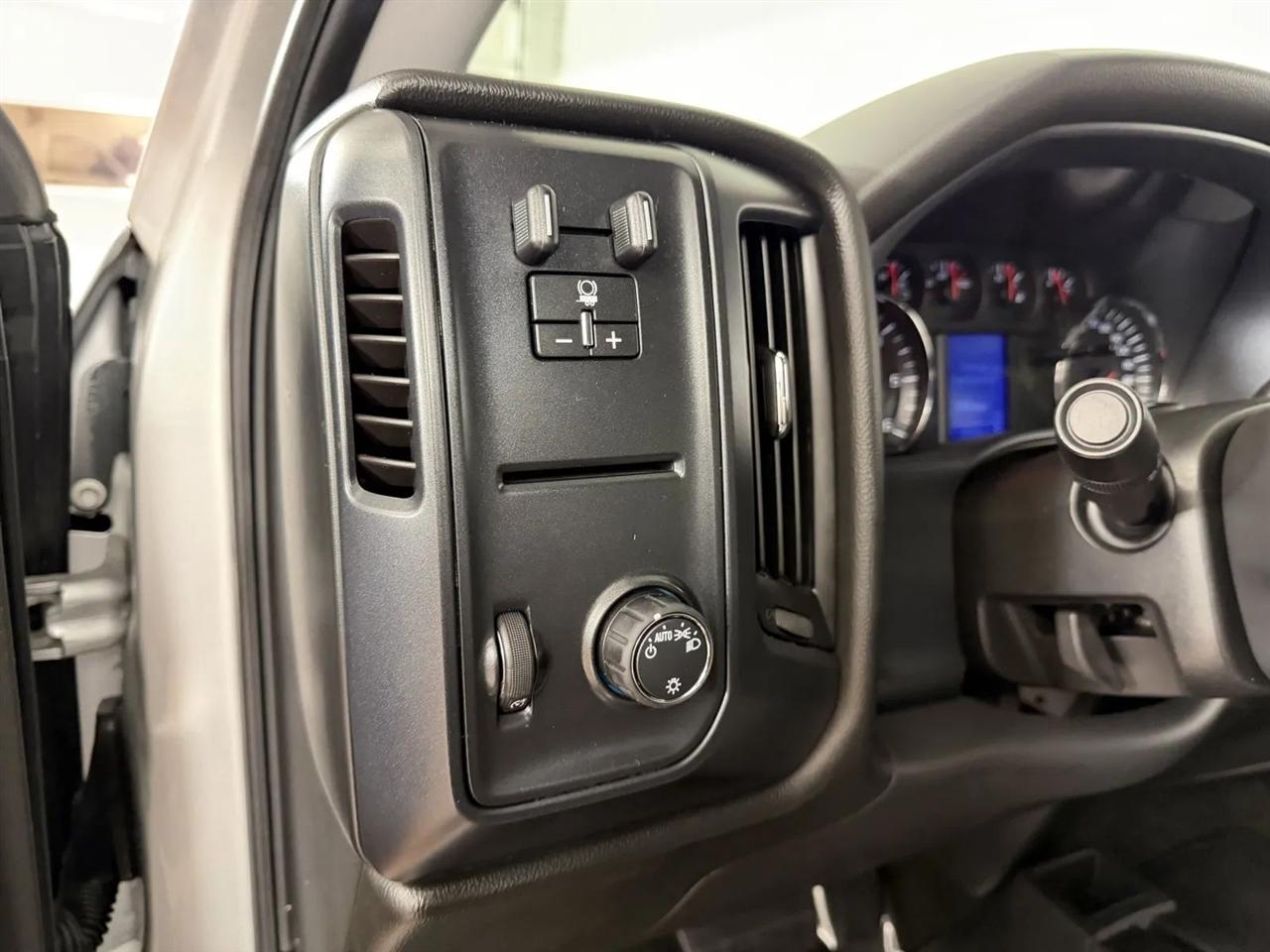 Chevrolet Silverado 1500 Custom Crew Cab 4WD 2018