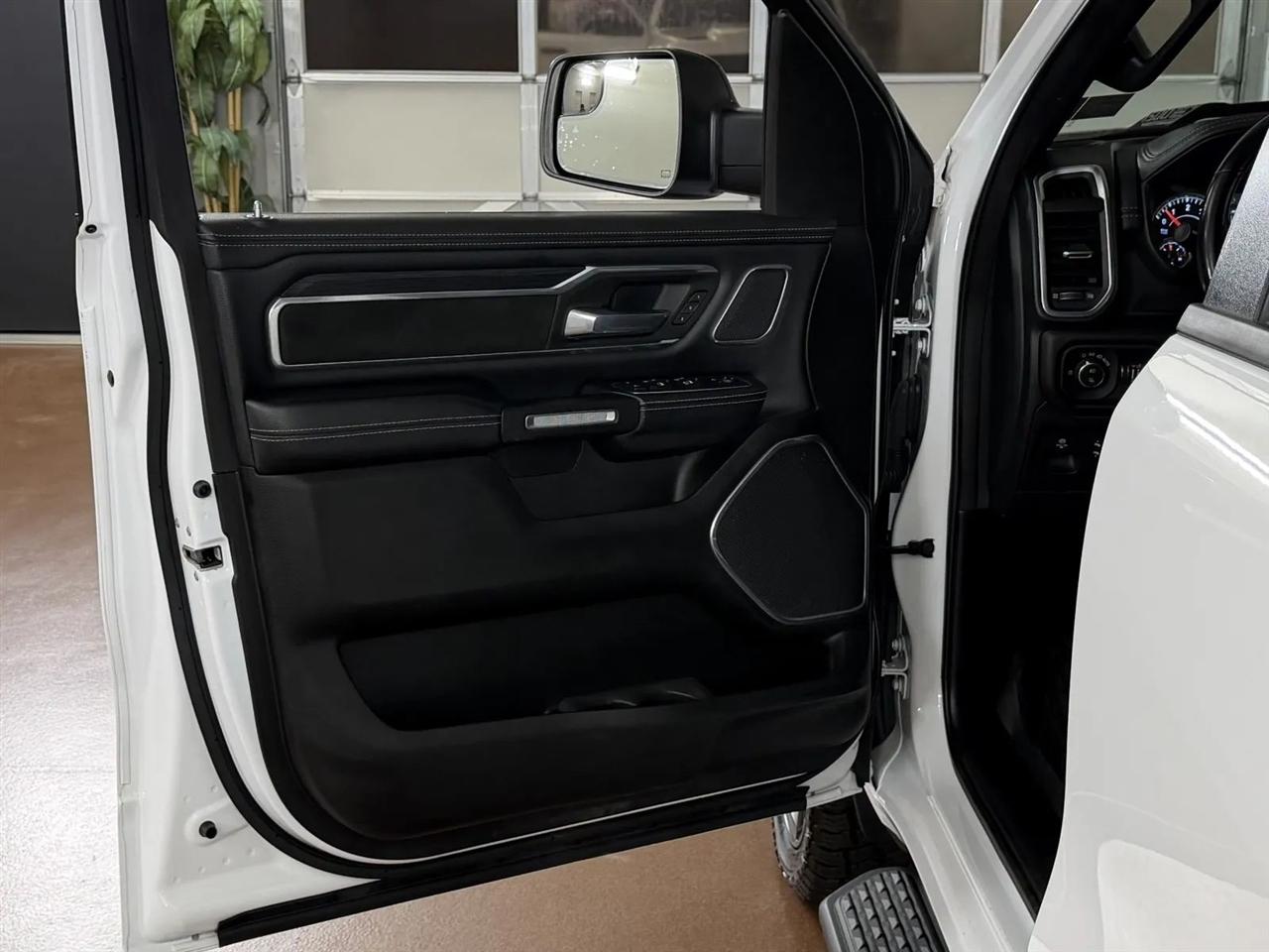 RAM 1500 Laramie Crew Cab LWB 4WD 2023