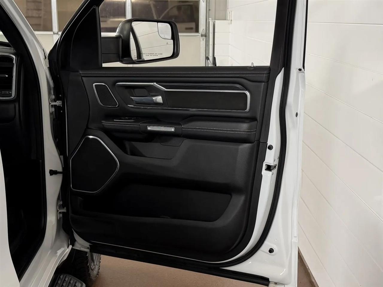 RAM 1500 Laramie Crew Cab LWB 4WD 2023