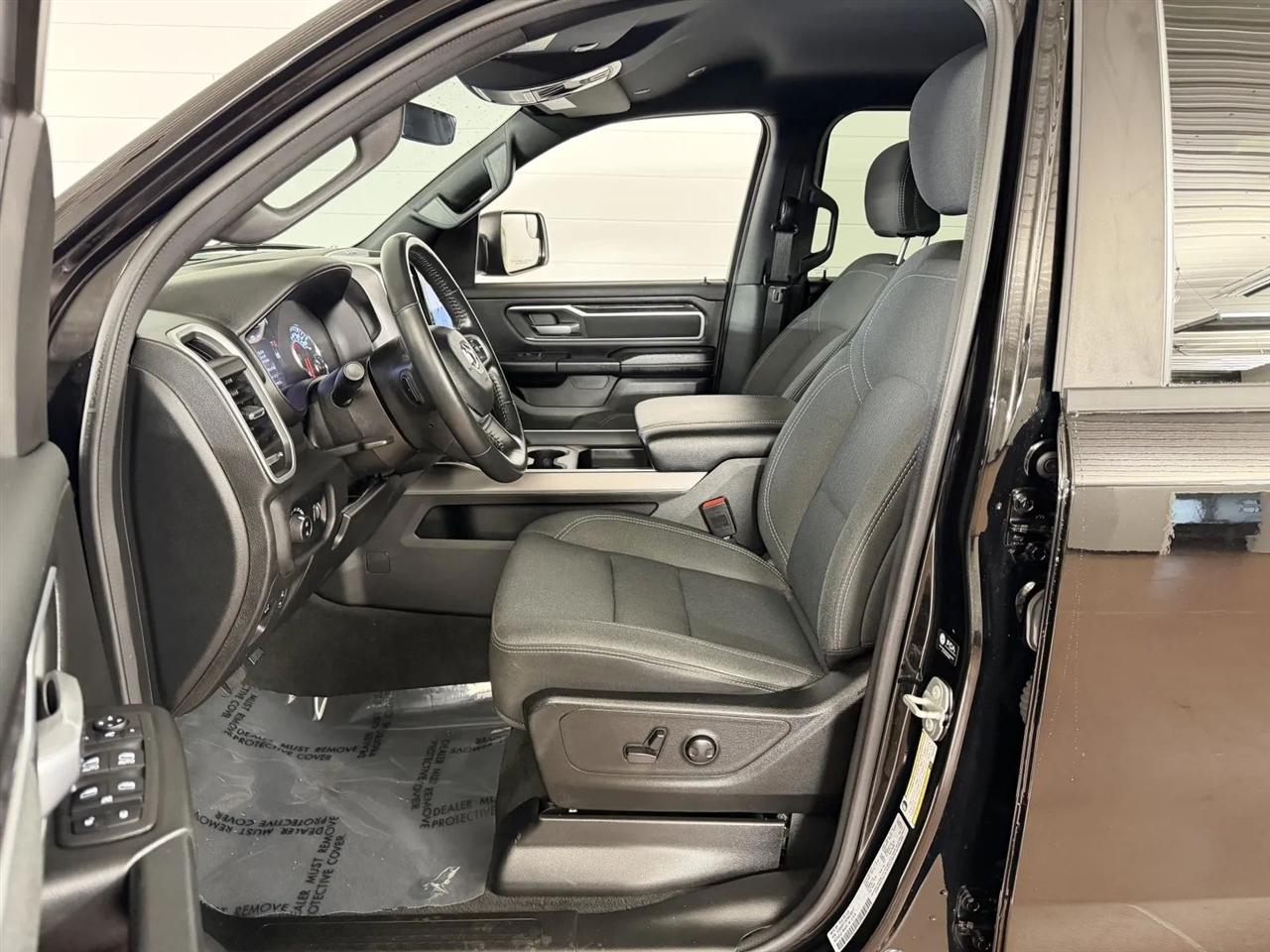 RAM 1500 Big Horn Crew Cab SWB 4WD 2023