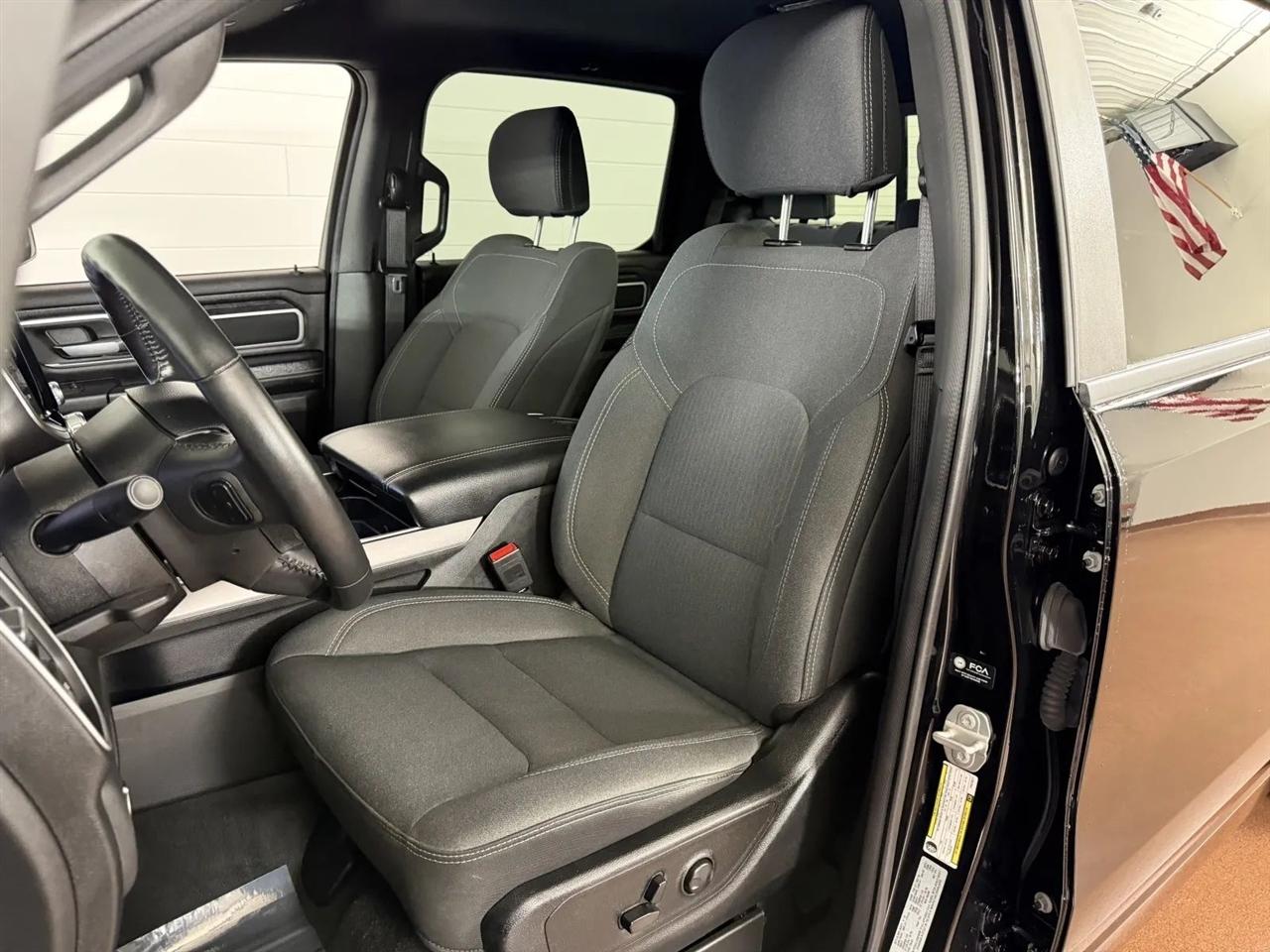 RAM 1500 Big Horn Crew Cab SWB 4WD 2023