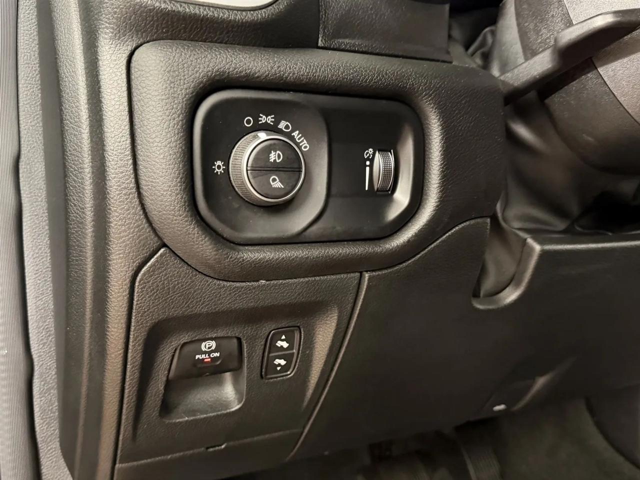 RAM 1500 Big Horn Crew Cab SWB 4WD 2023