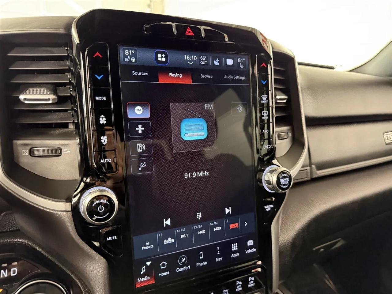 RAM 1500 Big Horn Crew Cab SWB 4WD 2023