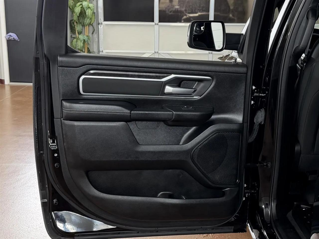 RAM 1500 Big Horn Crew Cab SWB 4WD 2023