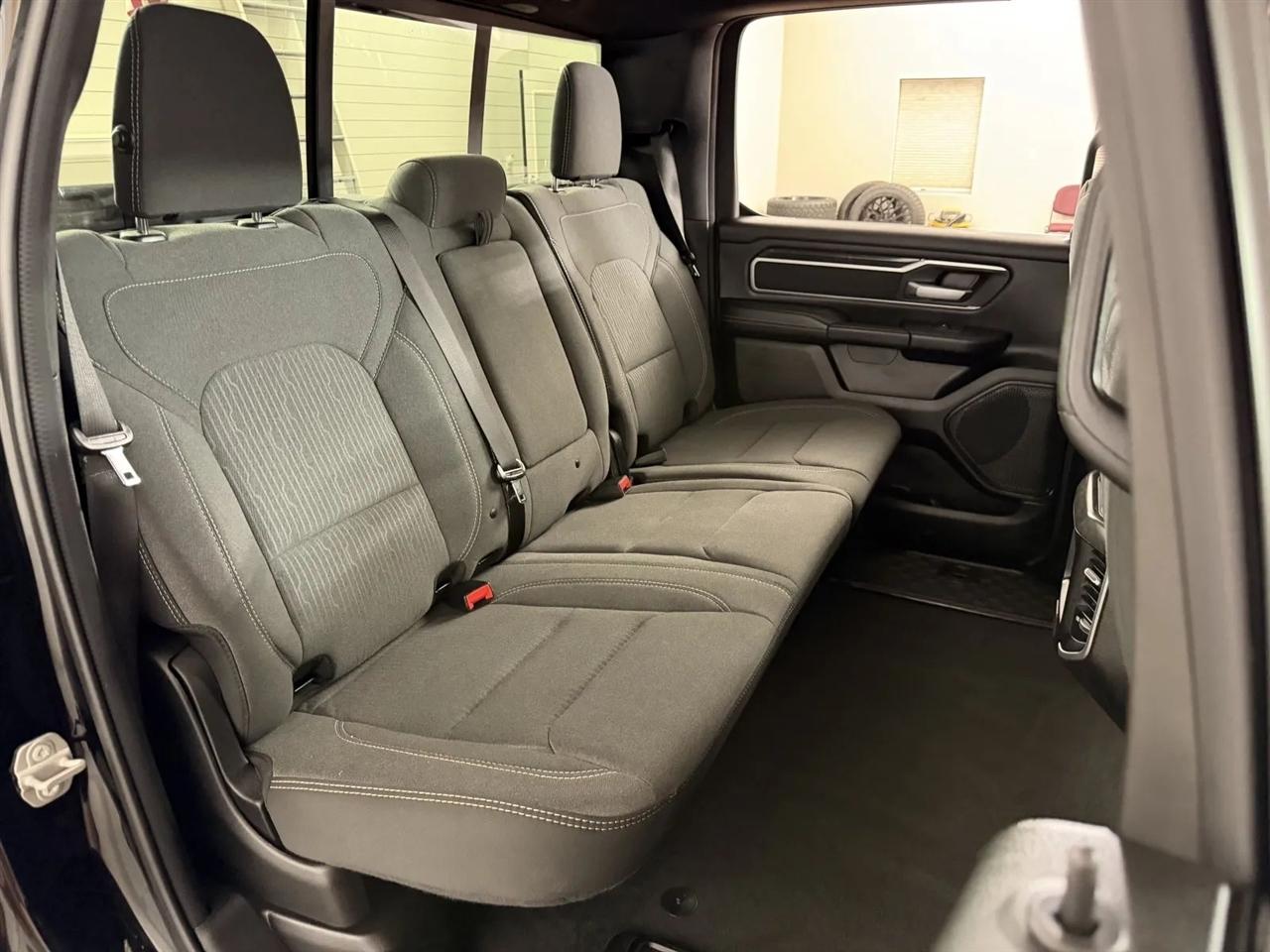 RAM 1500 Big Horn Crew Cab SWB 4WD 2023