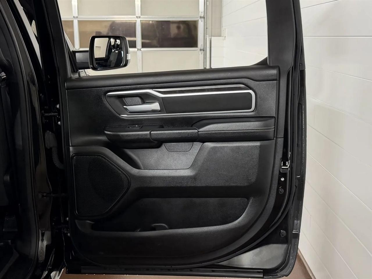RAM 1500 Big Horn Crew Cab SWB 4WD 2023