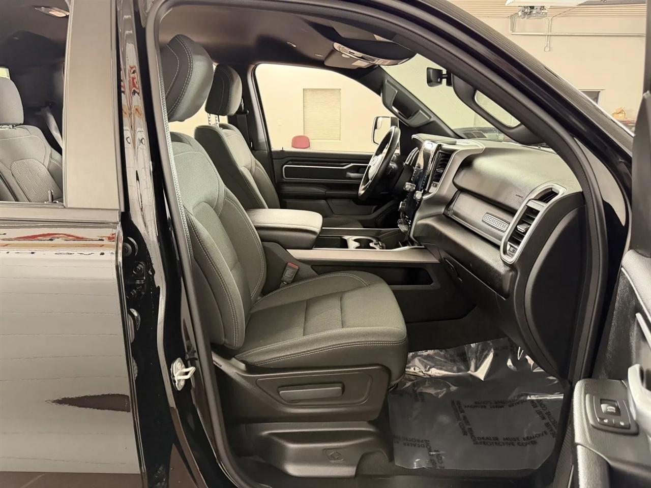 RAM 1500 Big Horn Crew Cab SWB 4WD 2023