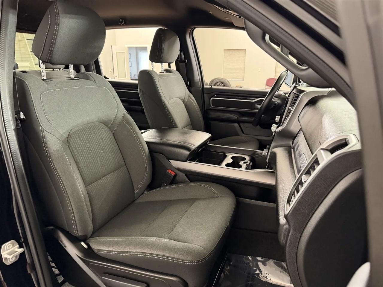 RAM 1500 Big Horn Crew Cab SWB 4WD 2023