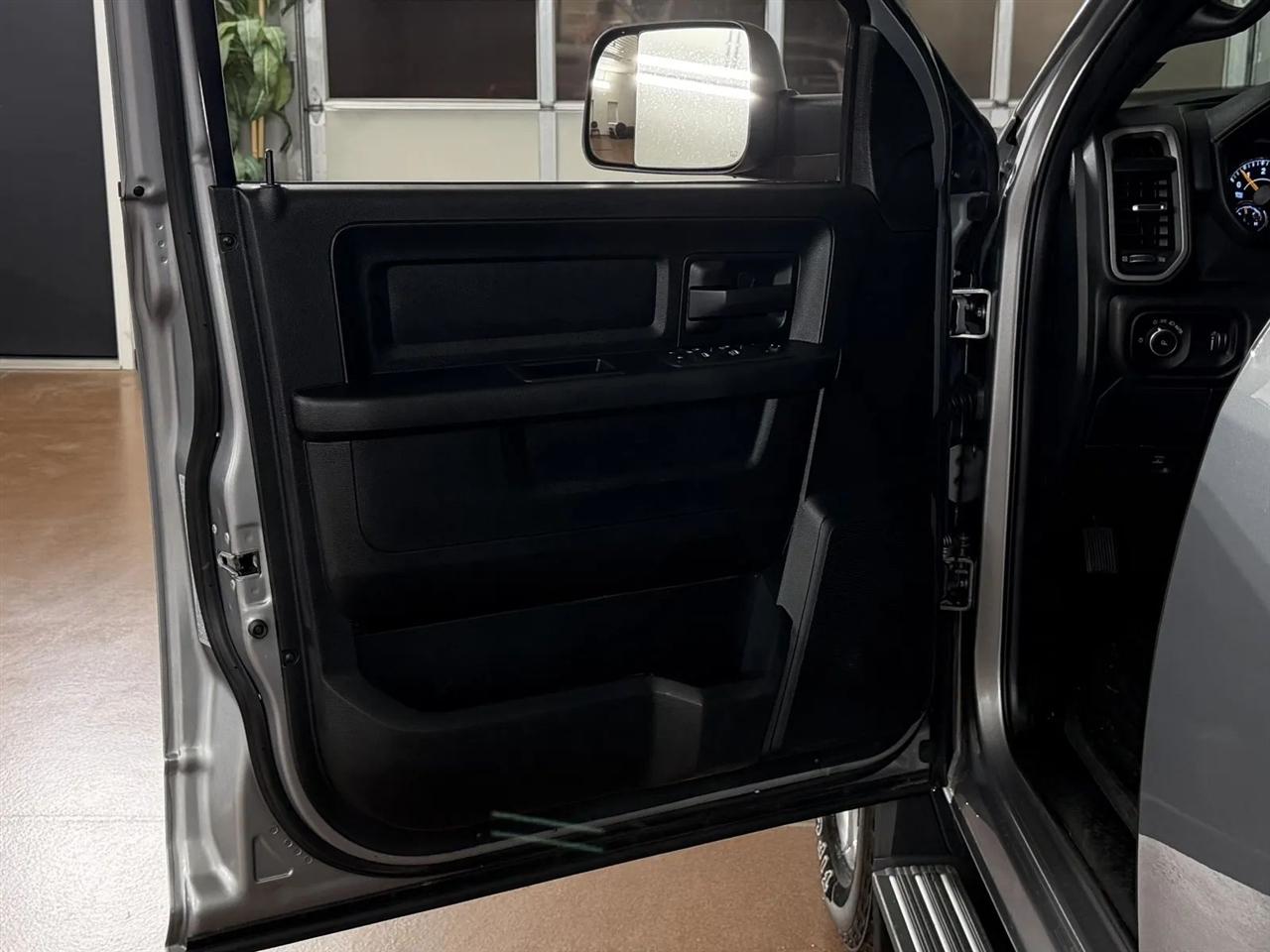 RAM 2500 Tradesman Crew Cab SWB 4WD 2021