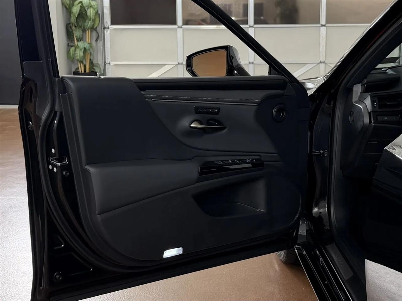 Lexus ES 350 2025