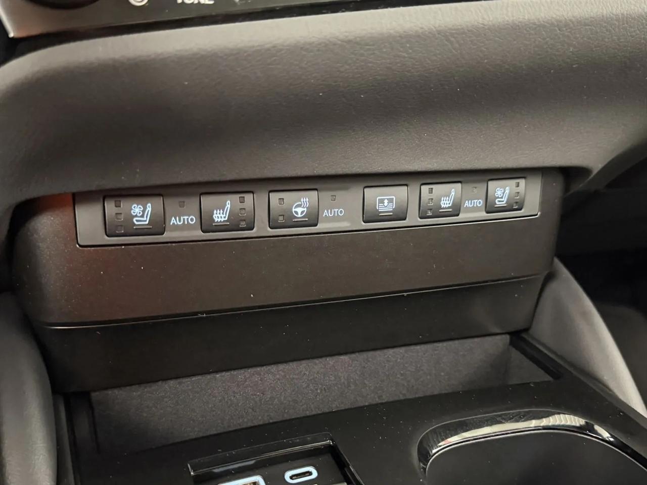 Lexus ES 350 2025