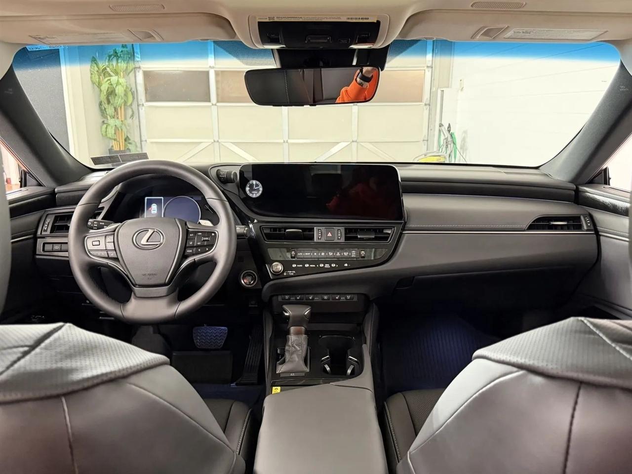 Lexus ES 350 2025