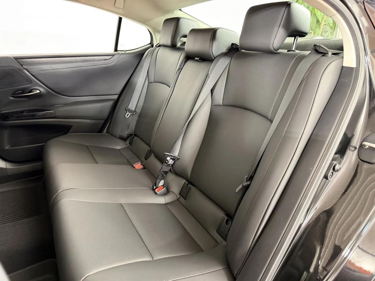 Lexus ES 350 2025
