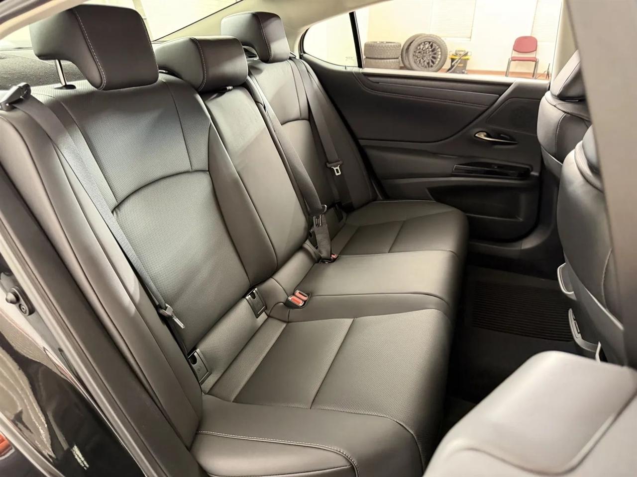 Lexus ES 350 2025