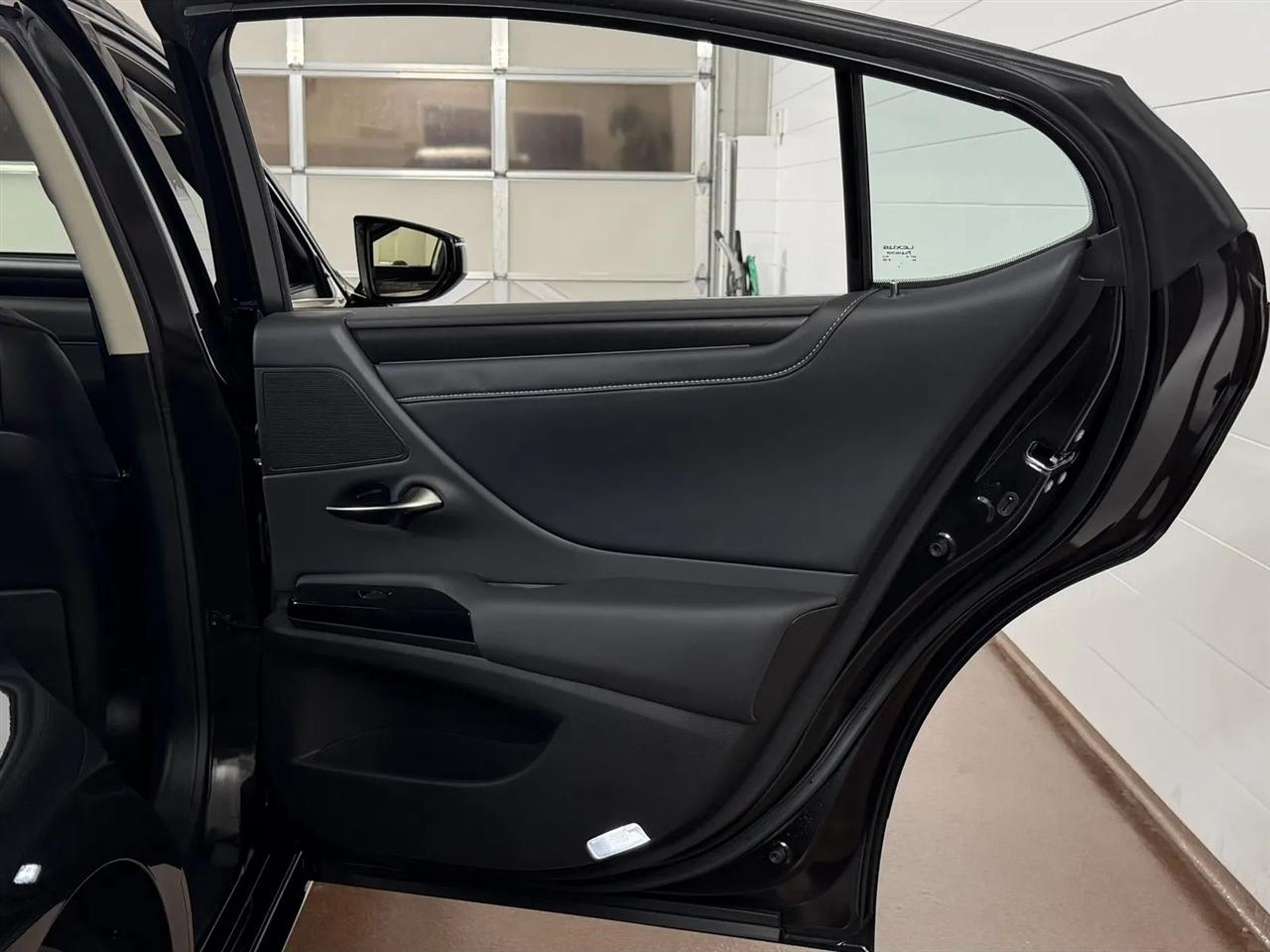 Lexus ES 350 2025