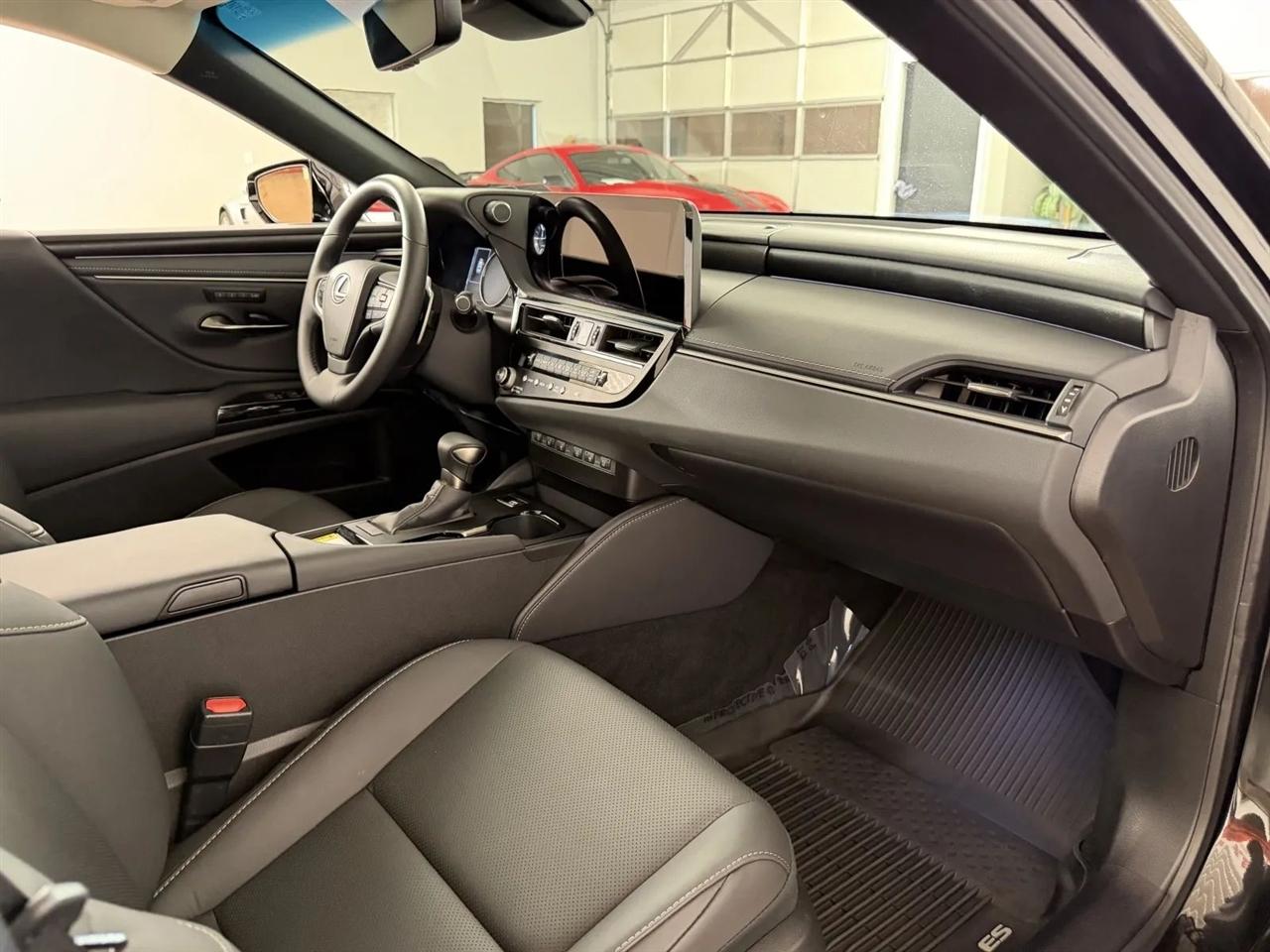 Lexus ES 350 2025