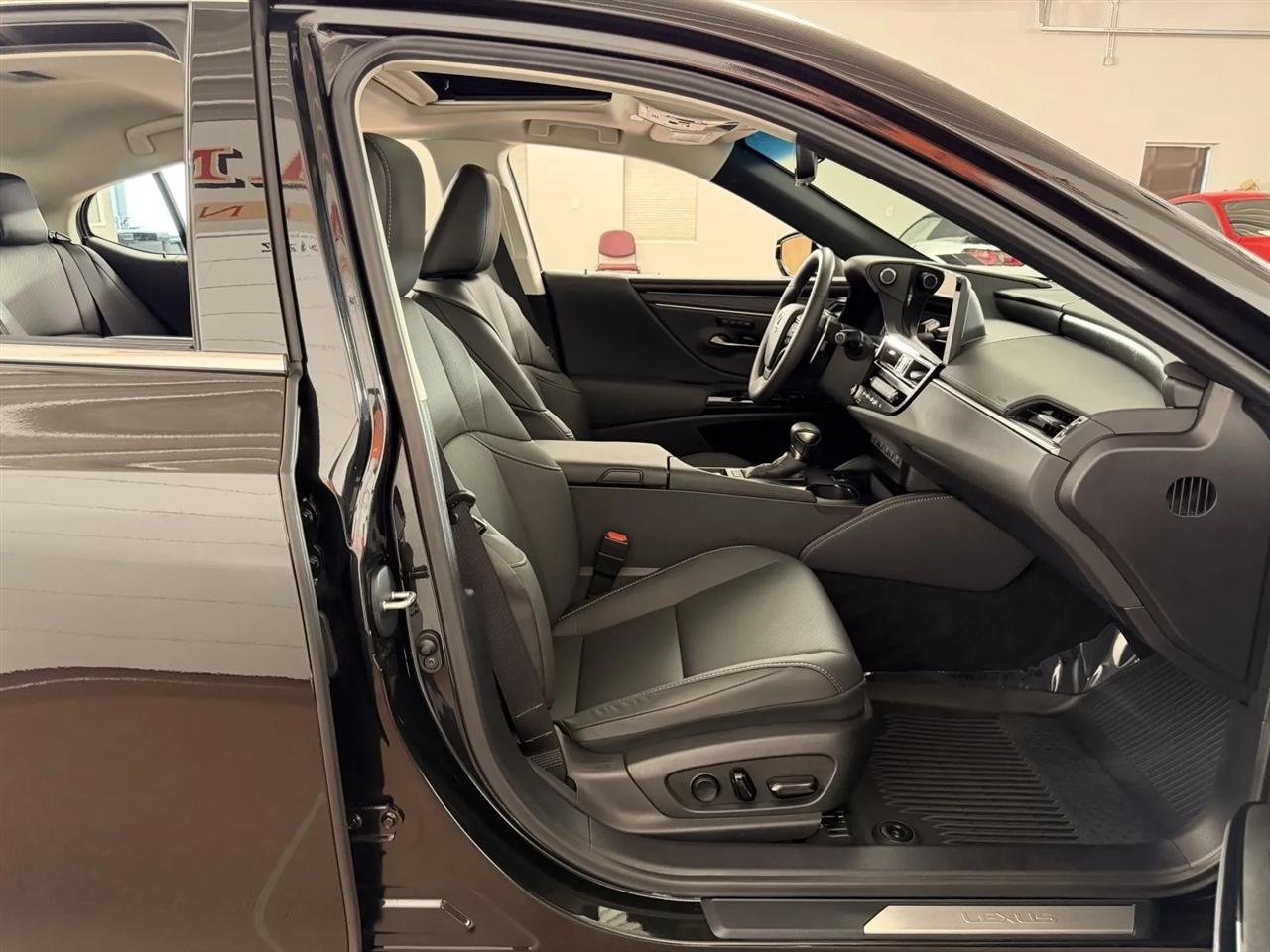 Lexus ES 350 2025