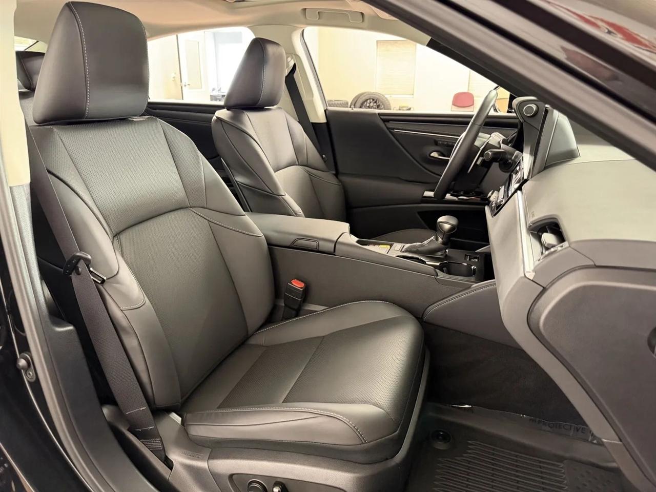 Lexus ES 350 2025