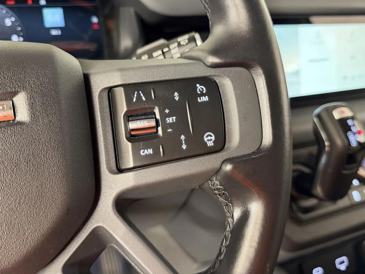 Land Rover Defender 110 X-Dynamic SE 2024