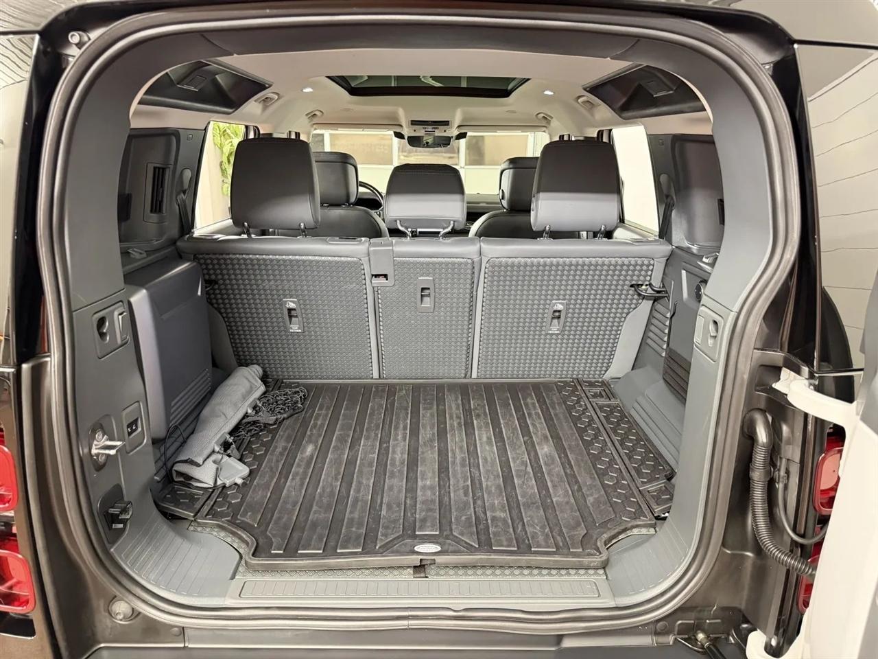 Land Rover Defender 110 X-Dynamic SE 2024